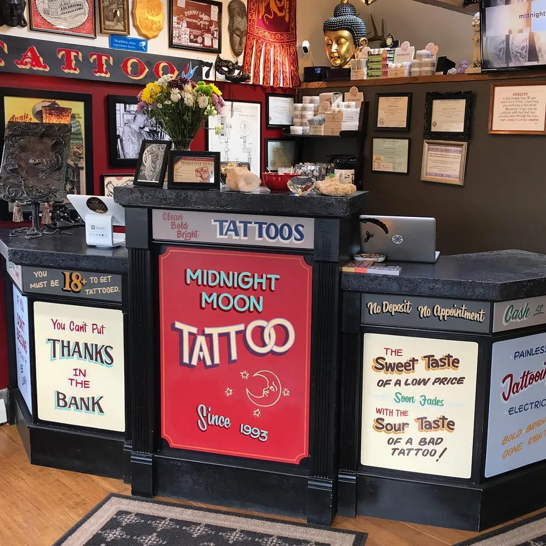 Update more than 133 tattoo booth super hot